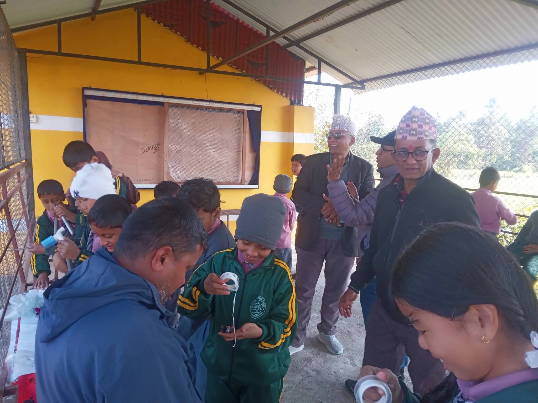 प्रगतिनगर खानेपानीद्वारा विधार्थीलाई प्लम्बिङ्ग सम्बन्धि सहजीकरण 