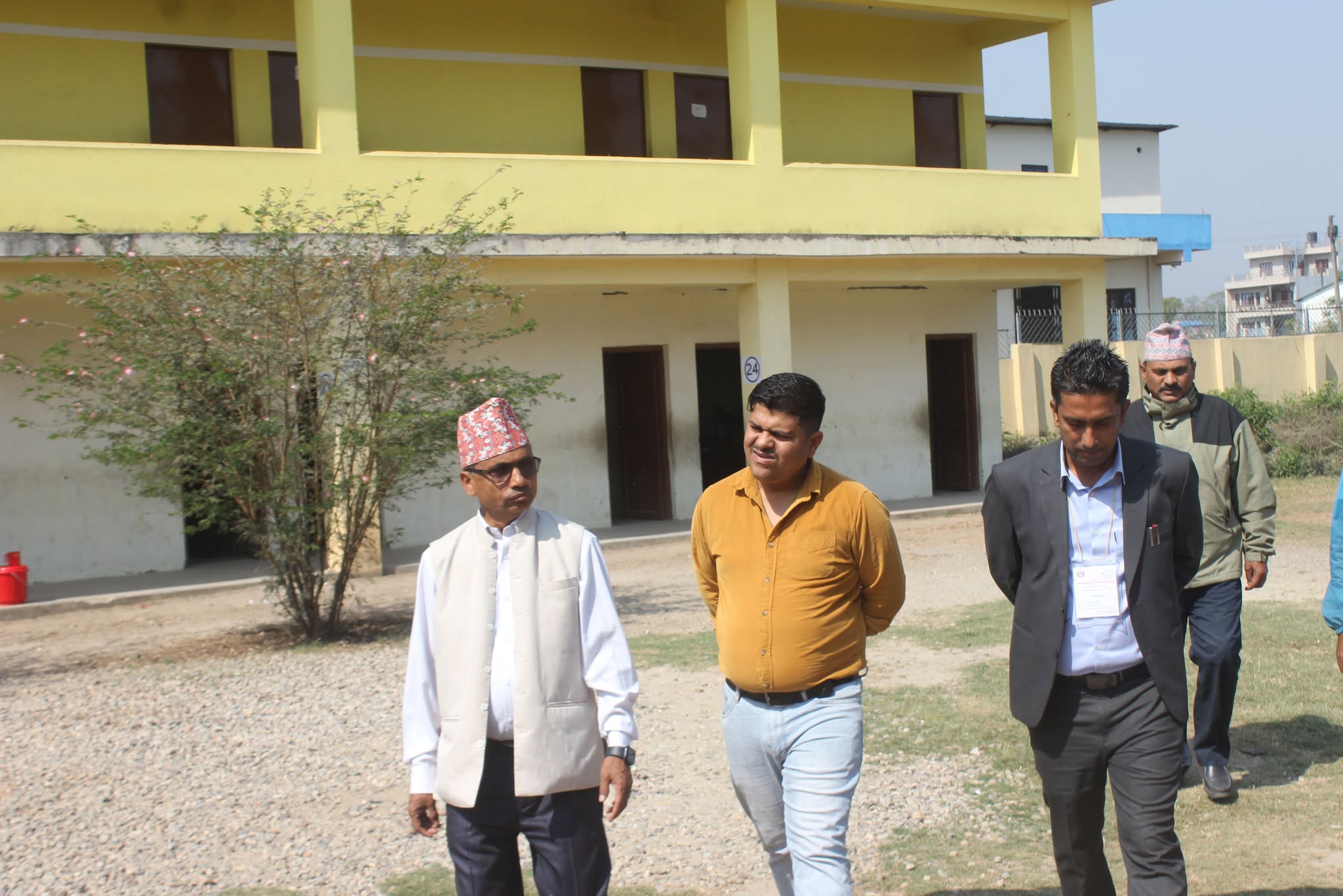 नगर प्रमुख न्यौपानेद्वारा एसईई परीक्षा केन्द्रको अनुगमन 