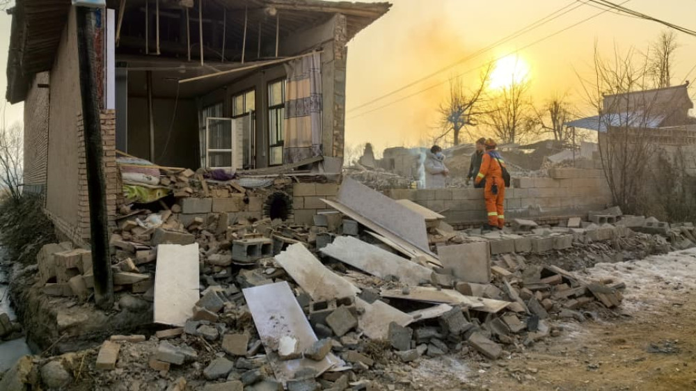 चीनमा गएको भूकम्पमा परी मृत्यु हुनेको संख्या कम्तीमा १११ पुग्यो
