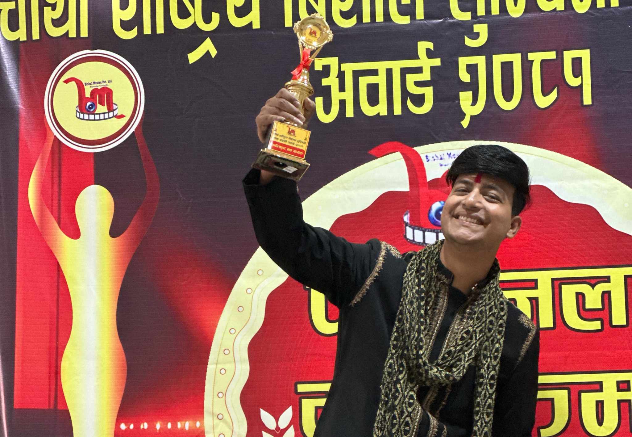 'कुरा बुझ्देउ न' बाट सञ्जयलाई नवगायकको अवार्ड