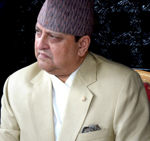 पूर्वराजा ज्ञानेन्द्र सपरिवार हात्तीवनमा