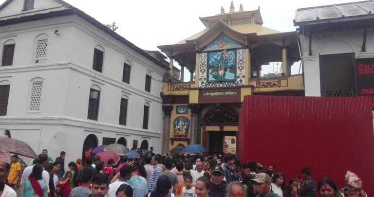 पशुपतिसहित शिव मन्दिरहरुमा दर्शनार्थीको घुइँचो