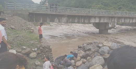 दोर्दीमा बाढीः बगाएर शव भेटिएका ४ मध्ये ३ जनाको पहिचान, ७ अझै बेपत्ता