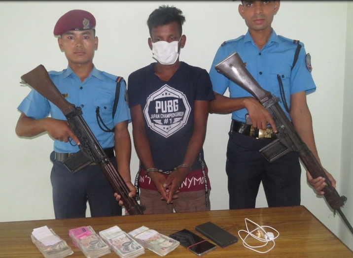 नगद चोरी गरी फरार भएका  युवक पक्राउ
