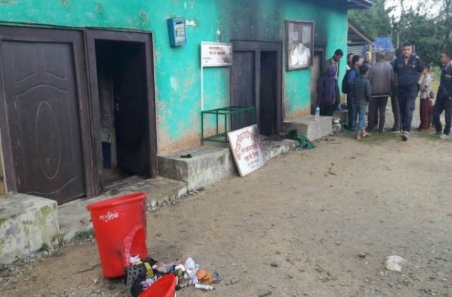 रोल्पाको वडा कार्यालयमा बम विस्फोट र आगजनी