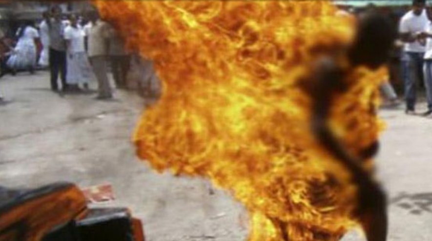 भारतीय नागरिकले आफ्नै शरीरमा आगो लगाएर गरे आत्महत्या