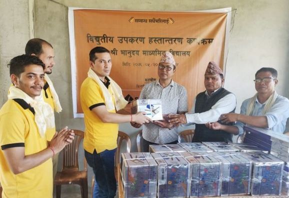 सिद्धार्थ बैक दुम्किबासद्धारा बिद्यालयलाई पंखा सहयोग