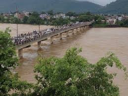 नारायणीको बाढीले खतरा सतह नाघ्यो