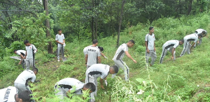 नवलपुरका युवाको आयोजनामा  महाराजा मन्दिरको सरसफाई