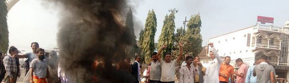 राजपा सांसदको रिहाइको माग गर्दै वीरगञ्जमा पनि प्रदर्शन, जनकपुरमा प्रमुख सचेतकदेखि उपमेयर धर्नामा
