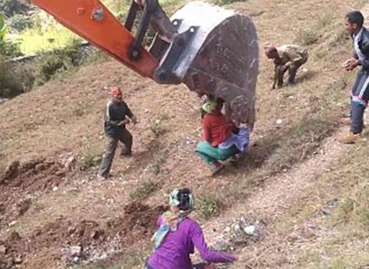 डोजरले महिला हुत्याउने चालकविरुद्ध ज्यान मार्ने मुद्दा दर्ता