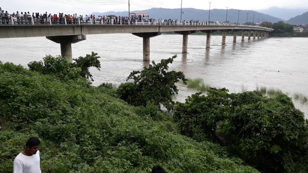 नारायणी पुलबाट नदीमा हामफालेर एक जनाको मृत्यु