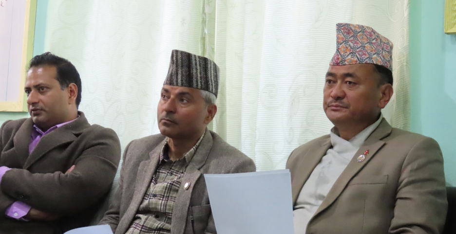 पुल्चोक–गोन्द्राङ र बाइपास सडकको टेण्डर एक महिनाभित्र गर्न मन्त्री नेम्वाङकाे निर्देशन