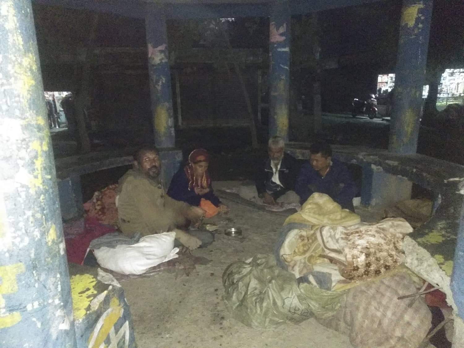 मानव बिर्सेको नगर, मौन प्रहरी