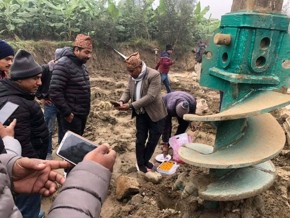 सुस्ता जोड्ने गरी नारायणी नदीमा झोेलुङ्गे पुल निर्माणकार्य तीव्र
