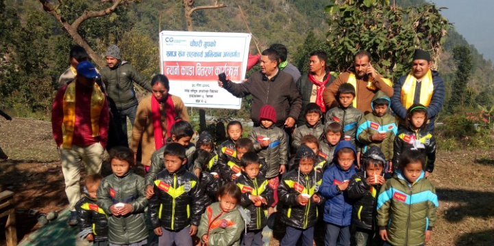 चौधरी ग्रुपको सीजी फाउण्डेसनबाट ३१ जना चेपाङ विद्यार्थीलाई ज्याकेट वितरण