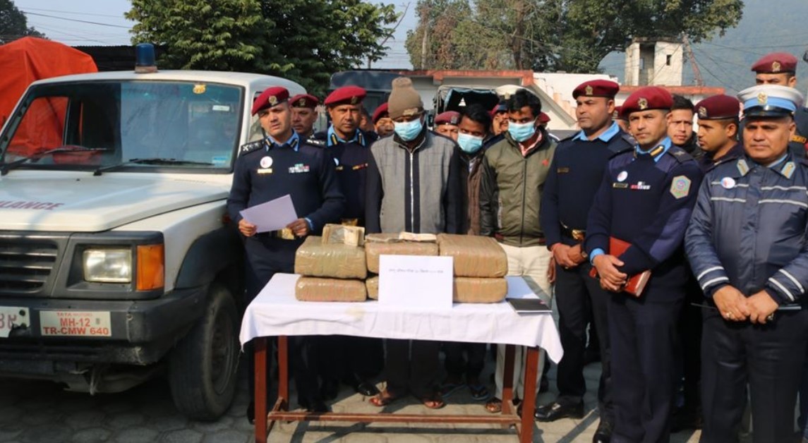 एम्बुलेन्स प्रयोग गरेर गाँजा तस्करी गर्ने ३ पक्राउ