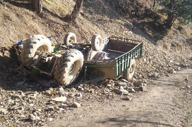 ट्र्याक्टर दुर्घटना हुँदा एक जनाको मृत्यु , १३ घाइते