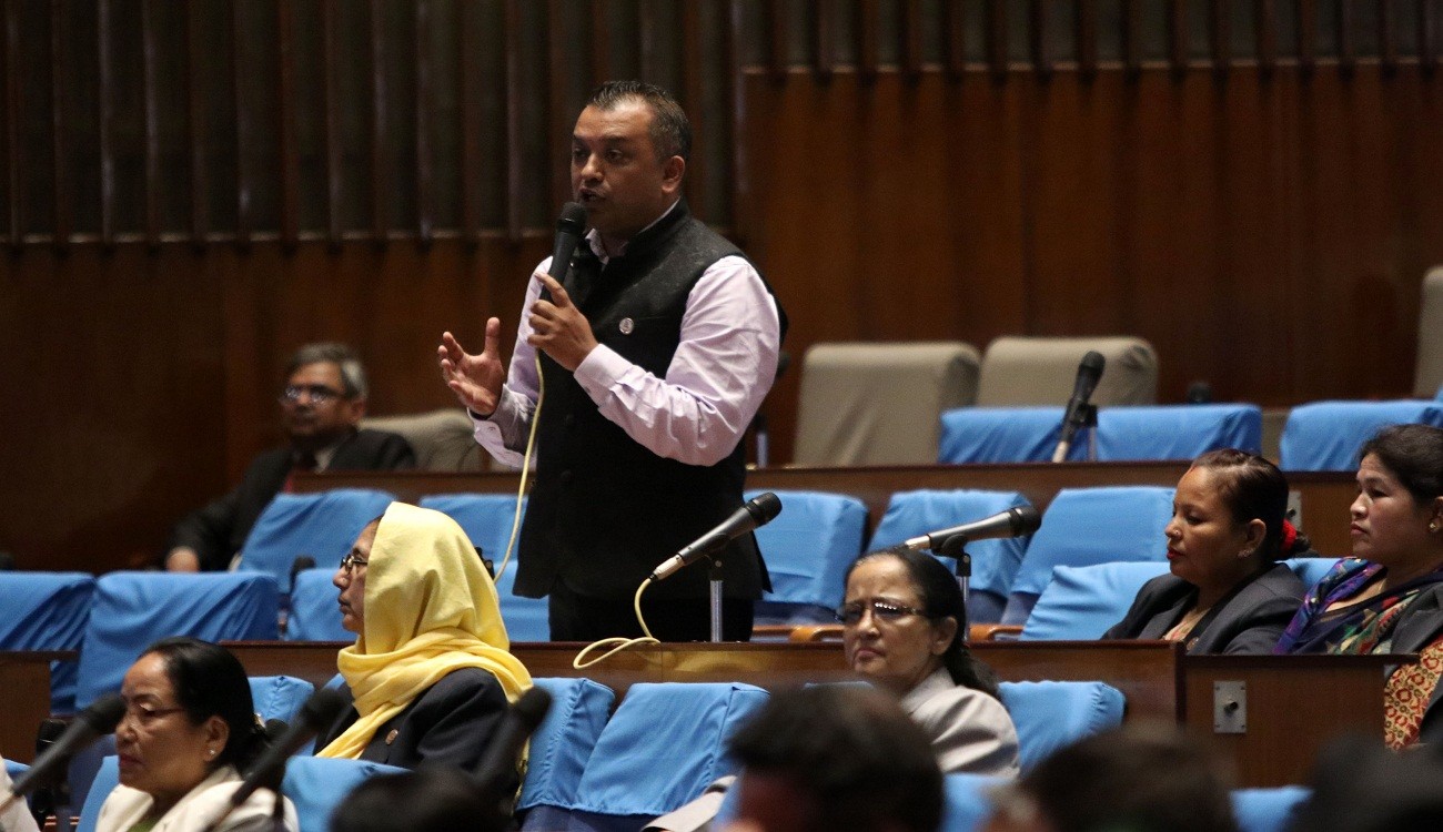 बैठकमा स्वस्थानी ब्रत कथाको शैलीमा बालुवाटारको जग्गा प्रकरणमाथि ब्यंग्य
