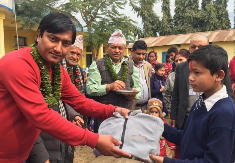 दिव्यज्योति आधारभुत विद्यालयका २० जना विद्यार्थीहरुलाई न्यानो कपडा वितरण