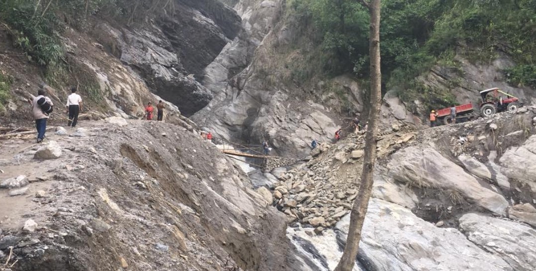 बाढीपहिरोले मनाङ र लमजुङका सडकमा सबैभन्दा बढी क्षति