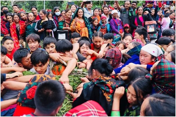 सकियो चार सय वर्ष पुरानो भदौरे सिस्नो खोस्ने पर्व