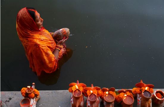 उदाउँदो सूर्यलाई अर्घ्य दिँदै छठ पर्व सम्पन्न