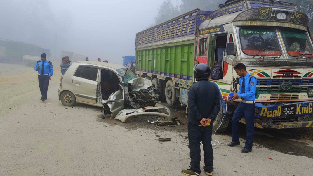 कावासोतीमा ट्रक र कार ठोक्किँदा १ जनाको मृत्यु, २ जना घाइते