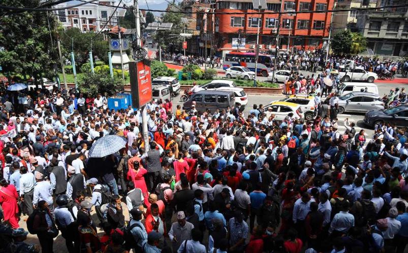 शिक्षकहरूको आन्दोलनले काठमाडौँको यातायात अस्तव्यस्त