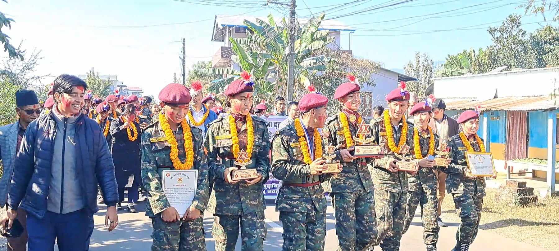 सर्वोत्कृष्ट भएपछि खुसी बाँड्दै विजय सामुदायिक शिक्षा सदन