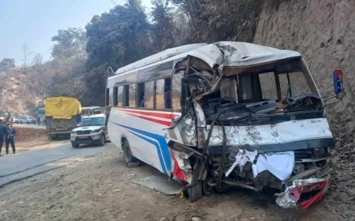 धादिङमा बस र ट्रक ठोक्किँदा २० जनाभन्दा बढी घाइते, तीन गम्भीर