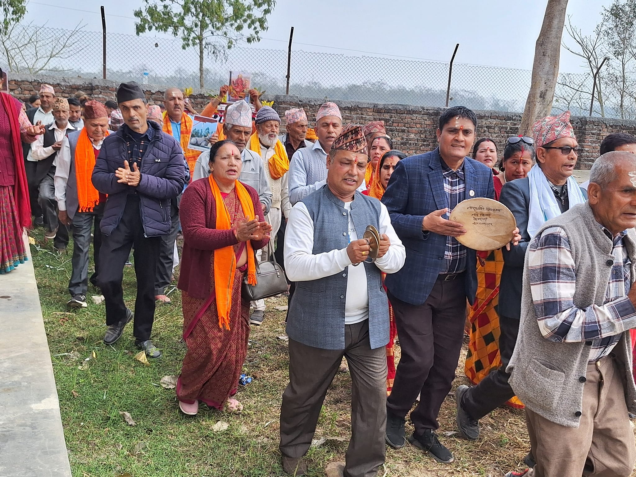 नारायणी दिव्यधाममा दोस्रो दिन भक्तजनको उपस्थितिमा मन्दिर परिक्रमा र सवालाख दिप प्रजवलन