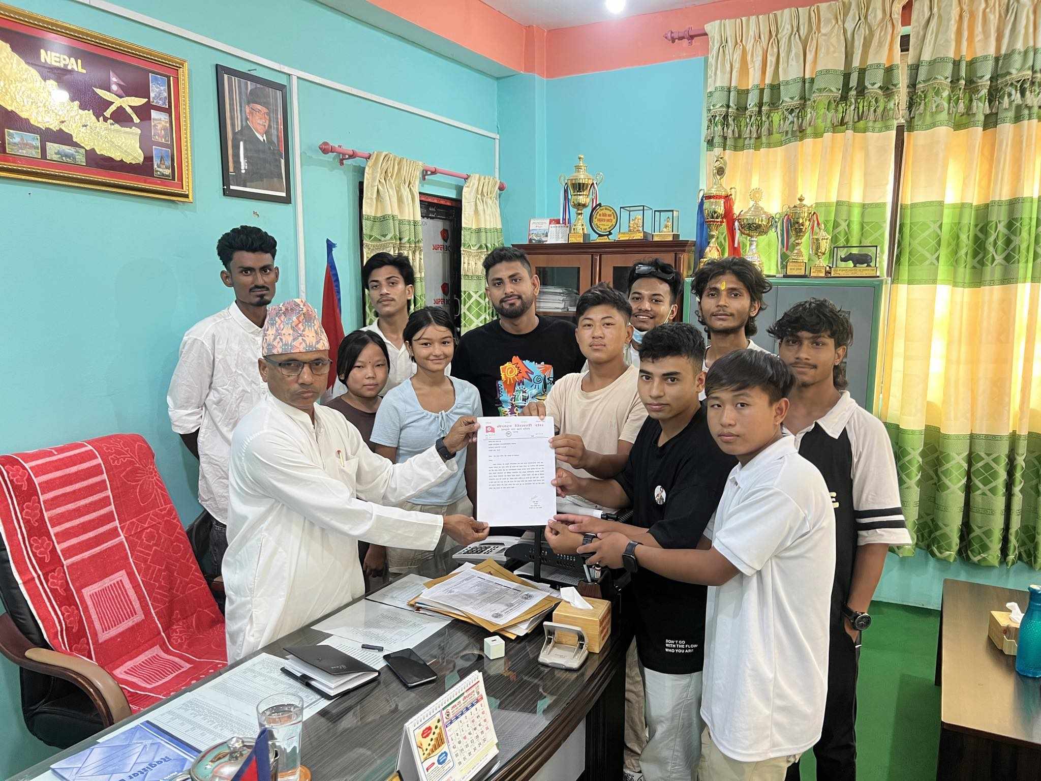 सिप मुलक तालिम केन्द्र स्थापना गर्न ने.वि.संघ देवचुलीले बुझायो ज्ञापन पत्र