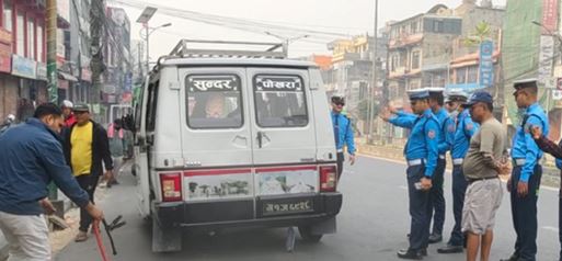 पोखरामा धुवाँको मुस्लो फाल्दै हुँइकिन्छन् गाडी, ३५ वटाको प्रदूषण जाँच्दा ३० वटा फेल