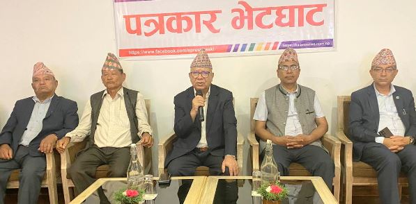 प्रधानमन्त्री बन्छु कि बन्दिनँ भनेर २४ घण्टा सोचेर बस्दिनँ : माधव नेपाल