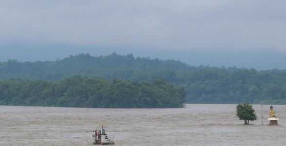 नारायणी नदीले सतर्कता तह पार गर्‍यो
