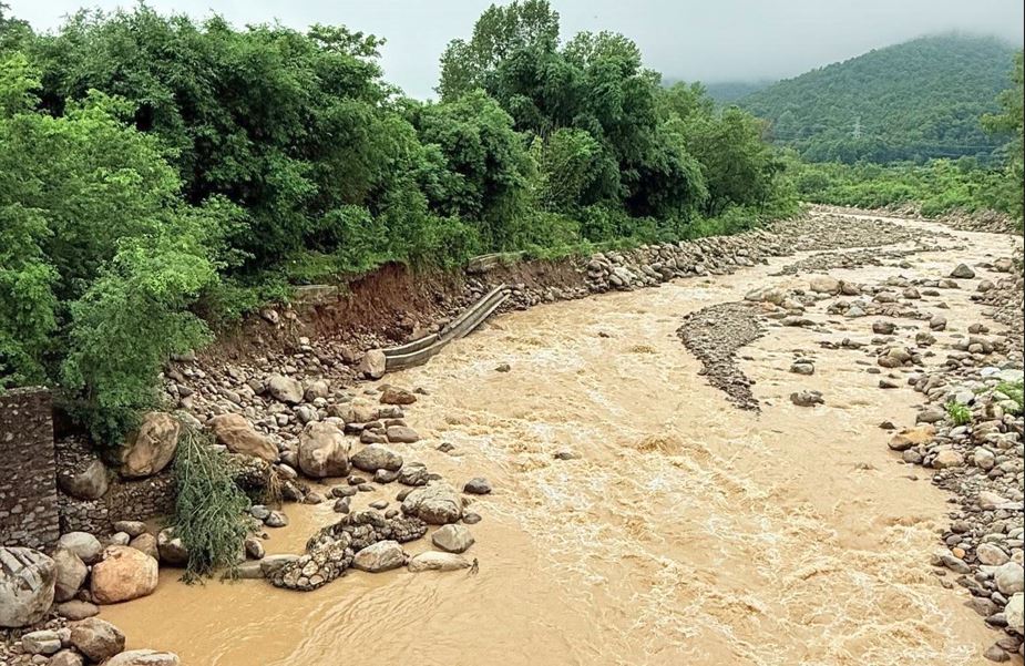 बहुला खोलाको बाढीको कहर: देवचुली १२ को कालिका नहरमा क्षति 