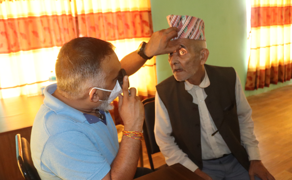 दिव्य युवा समाजको सक्रियतामा रोटरी क्लबको आँखा शिविर