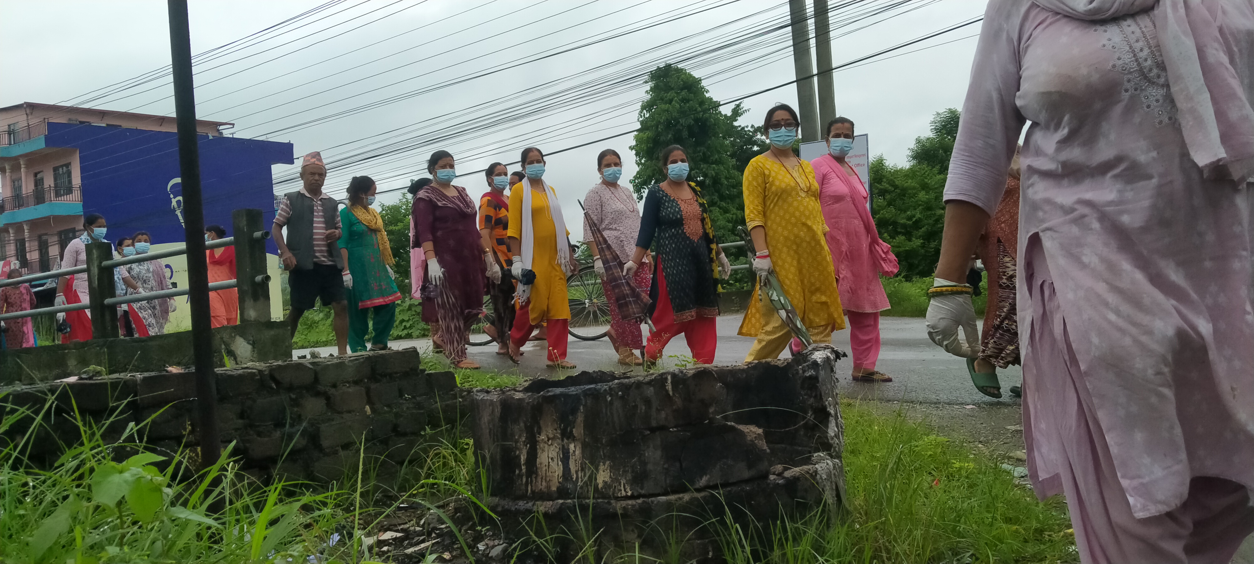 डेंगीको लार्भा नष्ट गर्दै गणेश मन्दिर टोल सुधार समिति