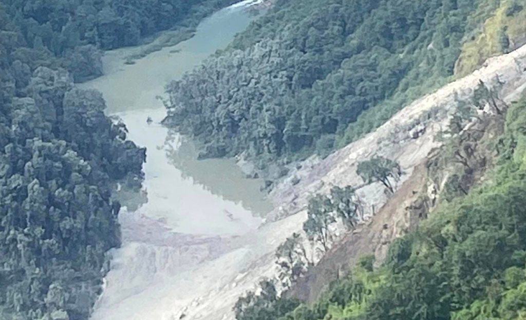 पहिरोले कास्कीको किम्रोङखोला थुनियो, तल्लो तटीय क्षेत्रमा सतर्कता अपनाउन आग्रह