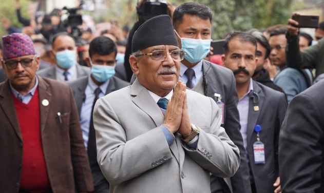 नेपाली टोलीलाई हौसला दिन क्रिकेट मैदान पुगे प्रधानमन्त्री प्रचण्ड