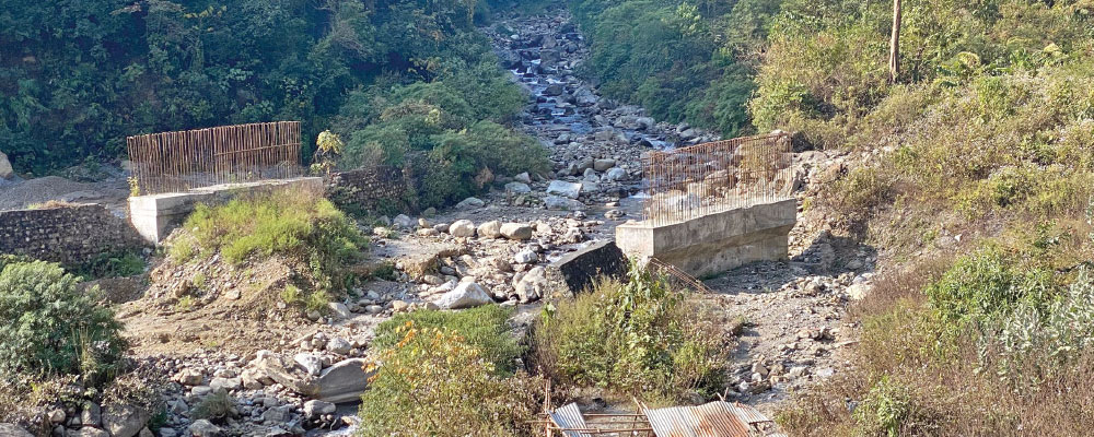 नवलपुरमा ठेकेदार खोज्न गुहार्दै स्थानीय प्रशासन