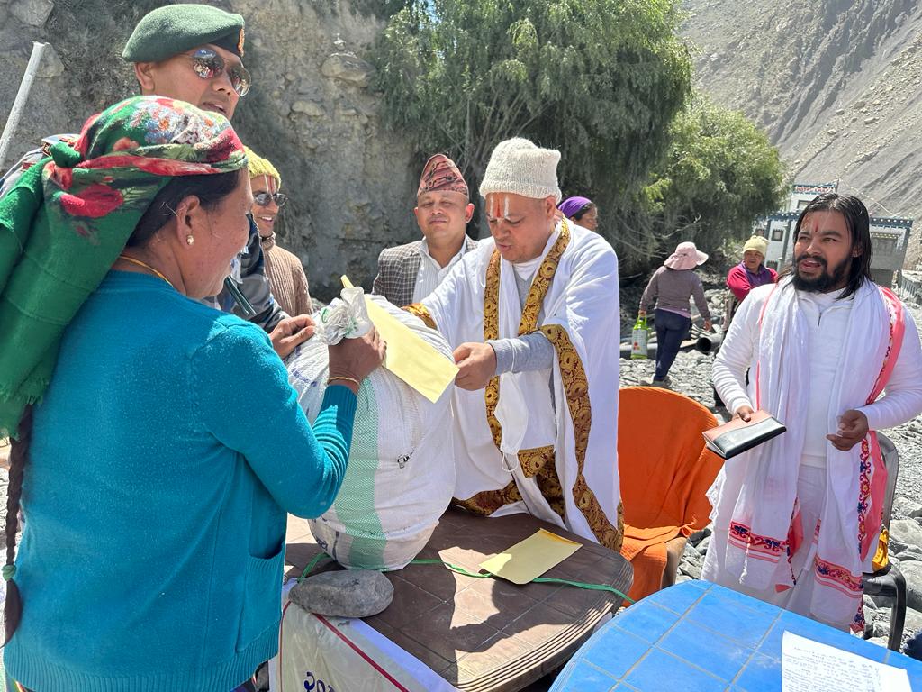 कागबेनीका बाढीपीडितलाई राहत वितरण