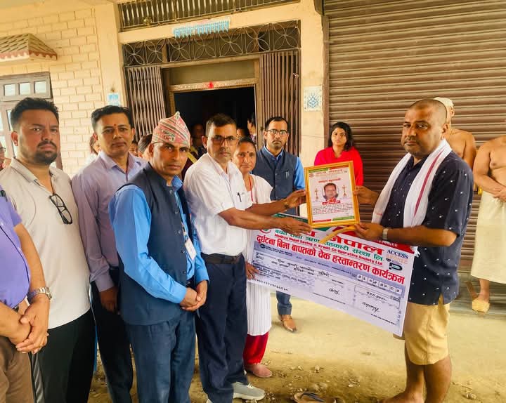 मध्य नेपाल साकोसले गर्‍यो मृतक शेयर सदस्यको परिवारलाई एक लाख हस्तान्तरण 