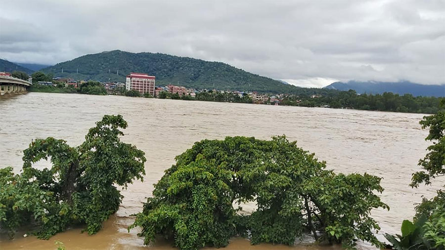 नारायणीको बाढीले सतर्कताको तह नाघ्यो