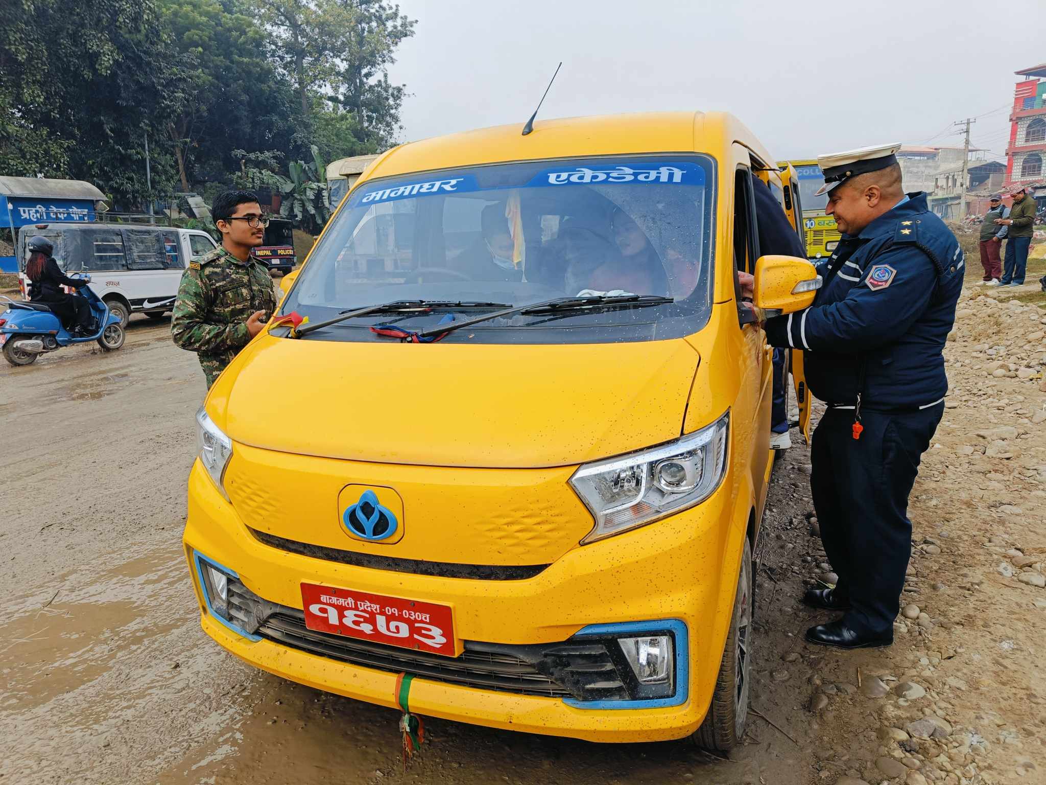 नवलपुरमा विद्यालयको सवारी चेकजाँच गर्ने क्रममा ९ वटा सवारी कारवाहीमा  