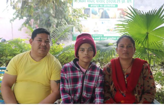 चितवनको चित्रवन नेचर क्योरको उपचारपछि पाल्पाकी रीमाले पाइन् नयाँ जीवन