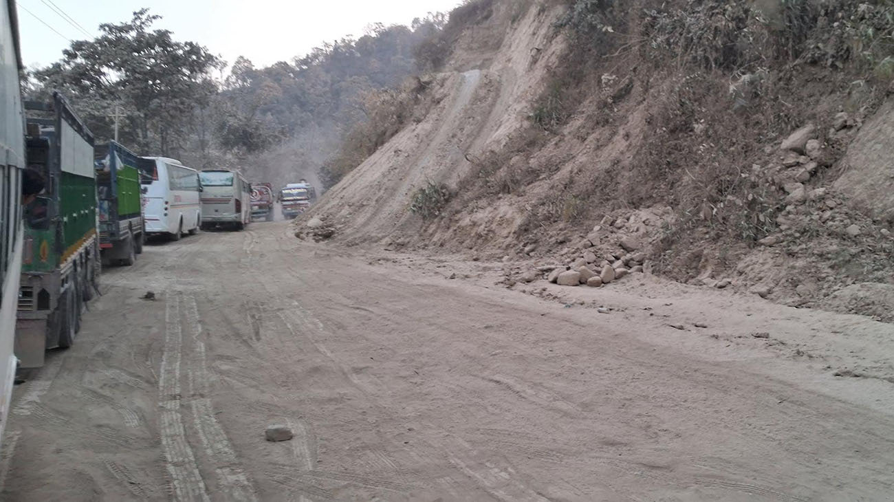 दाउन्नेमा अव राति र दिउँसो सवारी साधन रोकेर बाटो विस्तार गरिने