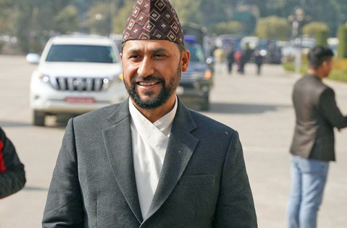 प्रहरी हेडक्वार्टर पुगेर गृहमन्त्रीले भने : सरुवा, बढुवाका लागि नेताको घर गए कारबाही गर्छु