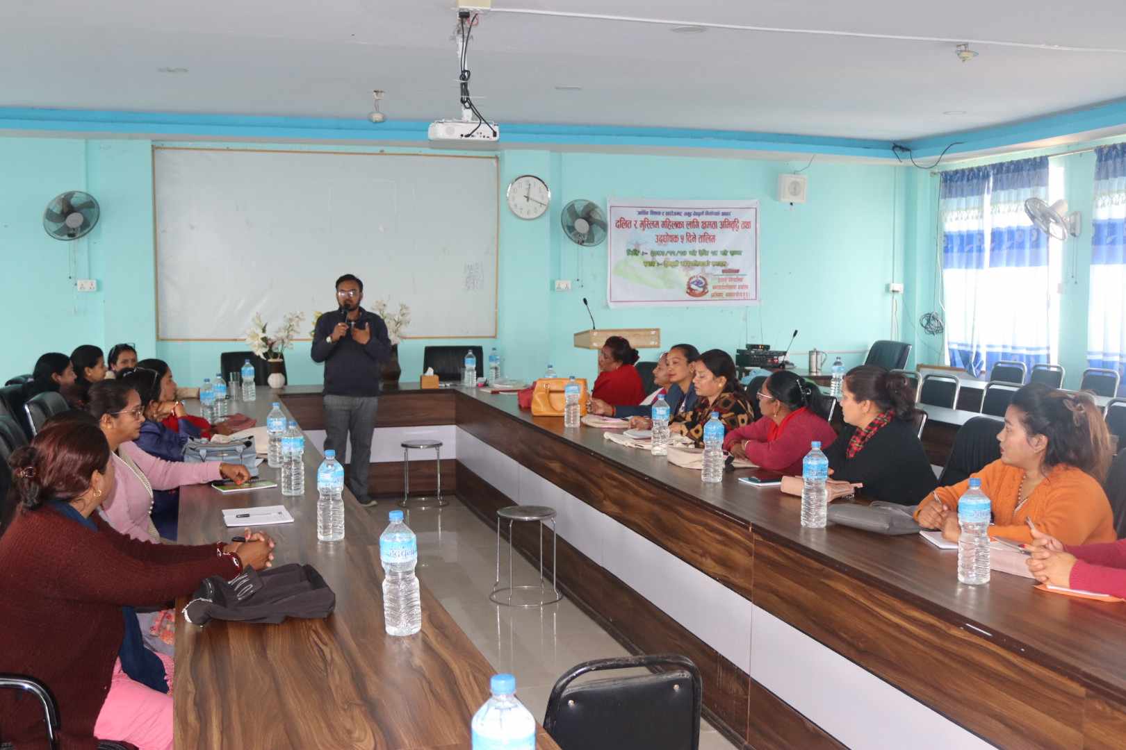 देवचुली भित्रका सबै दलित महिला वडा सदस्यहरूको क्षमता अभिवृद्धि तालिम सुरु  